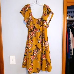 Summer dress to the shoulder.